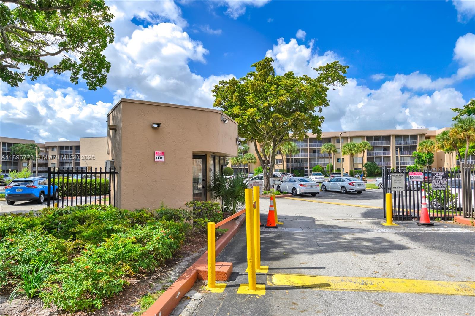 COUNTRY LANE CONDO #2 - Residential