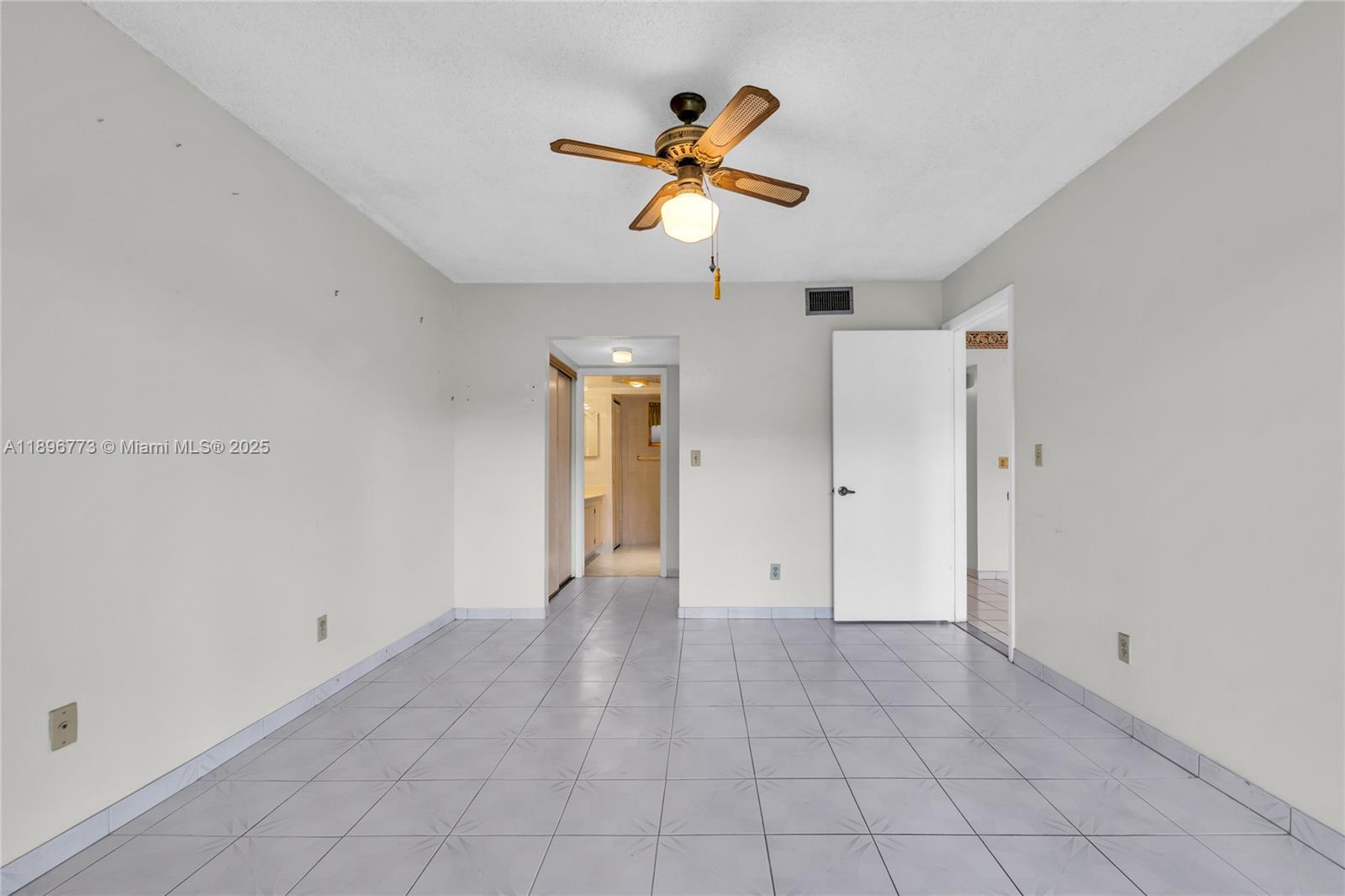 COUNTRY LANE CONDO #2 - Residential
