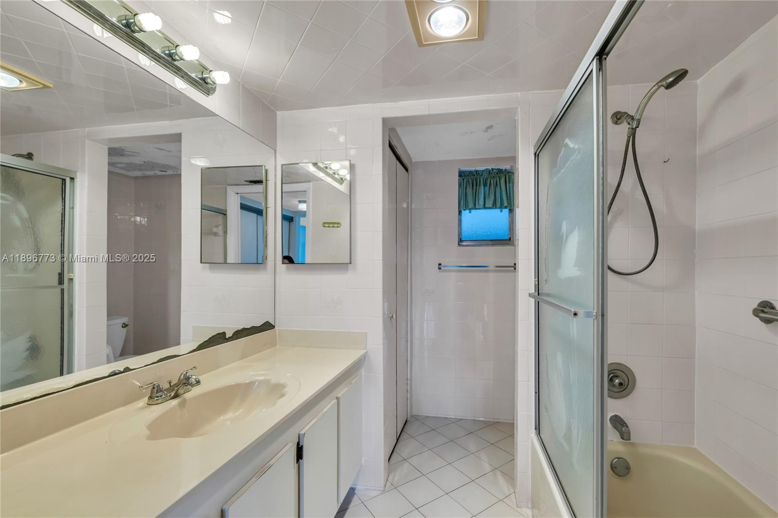 COUNTRY LANE CONDO #2 - Residential
