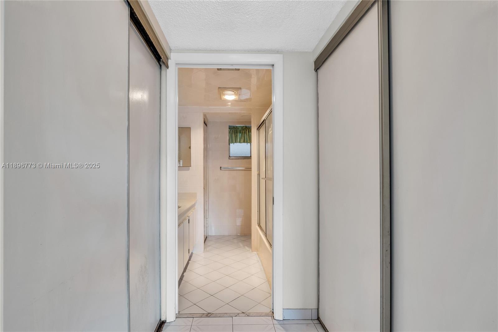 COUNTRY LANE CONDO #2 - Residential