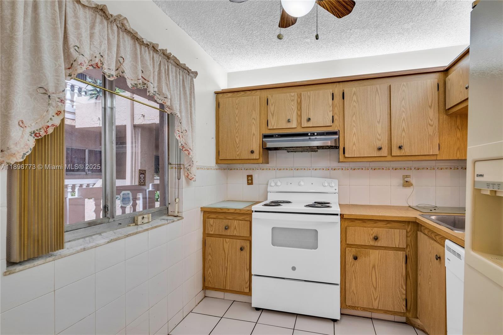 COUNTRY LANE CONDO #2 - Residential