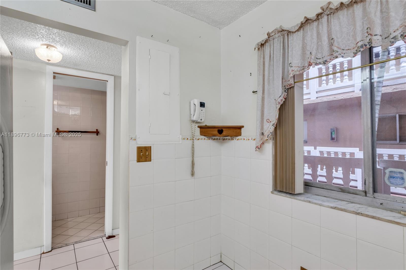 COUNTRY LANE CONDO #2 - Residential