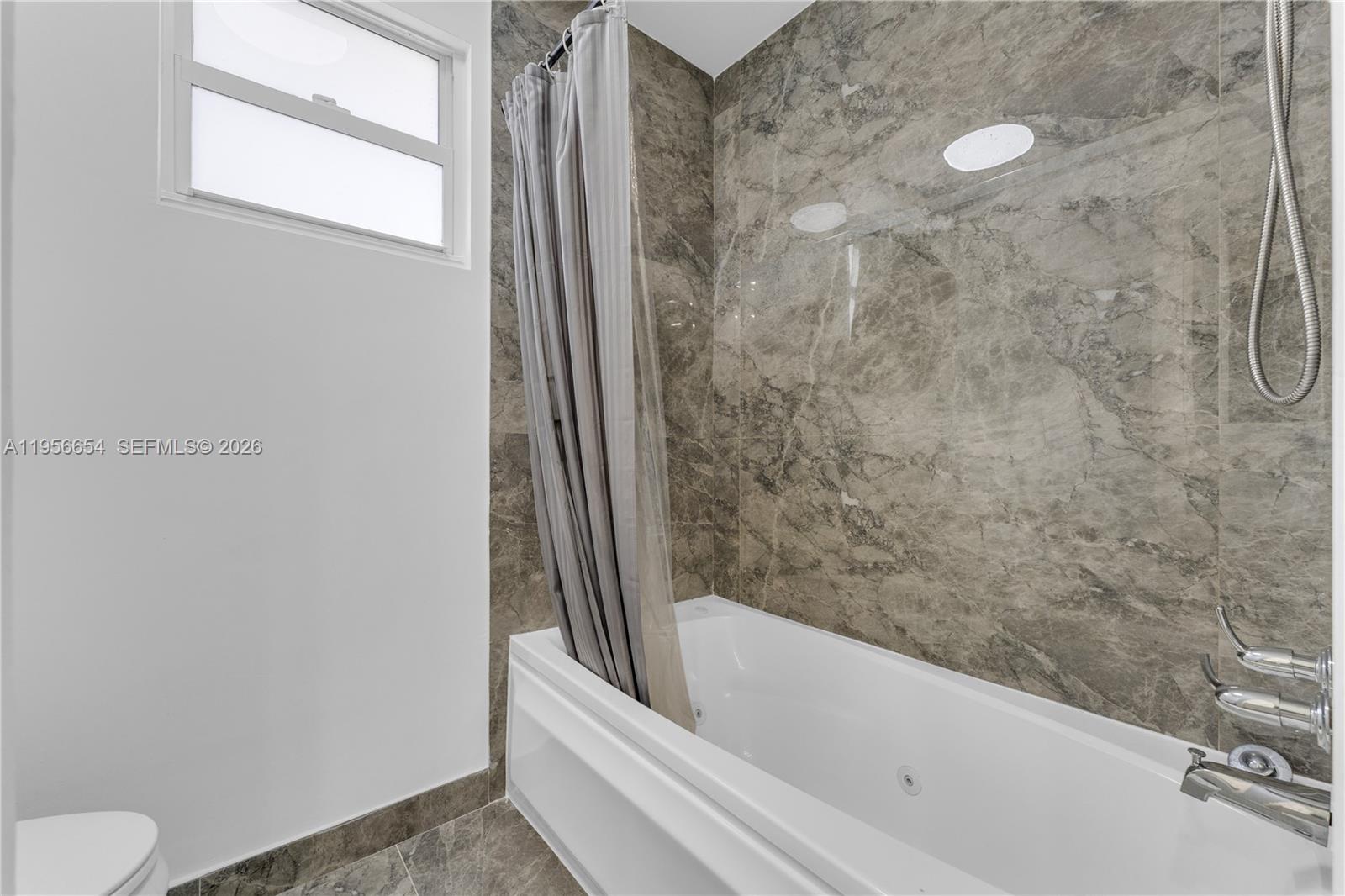 LAUREL OAKS EAST - Residential