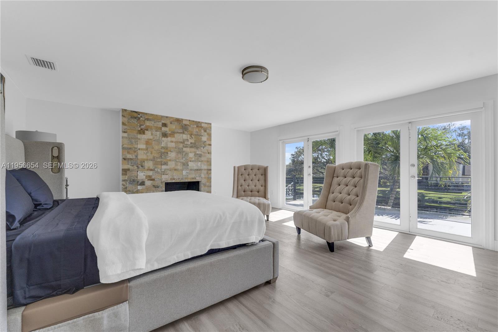 LAUREL OAKS EAST - Residential