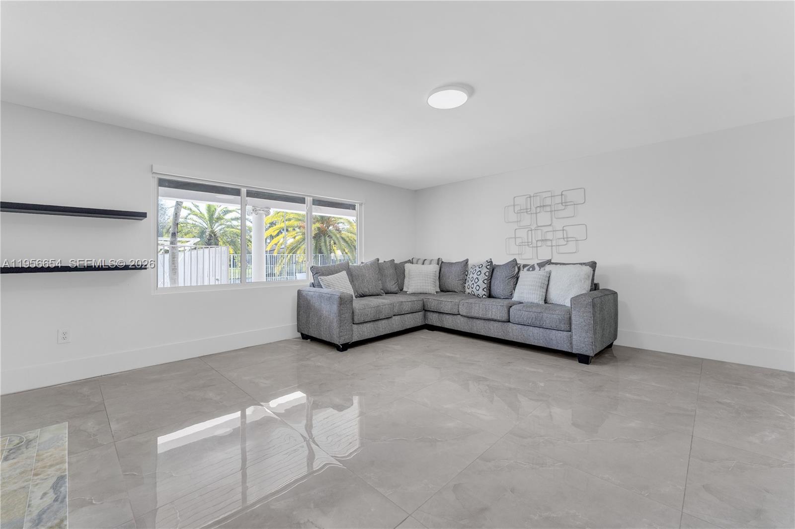 LAUREL OAKS EAST - Residential