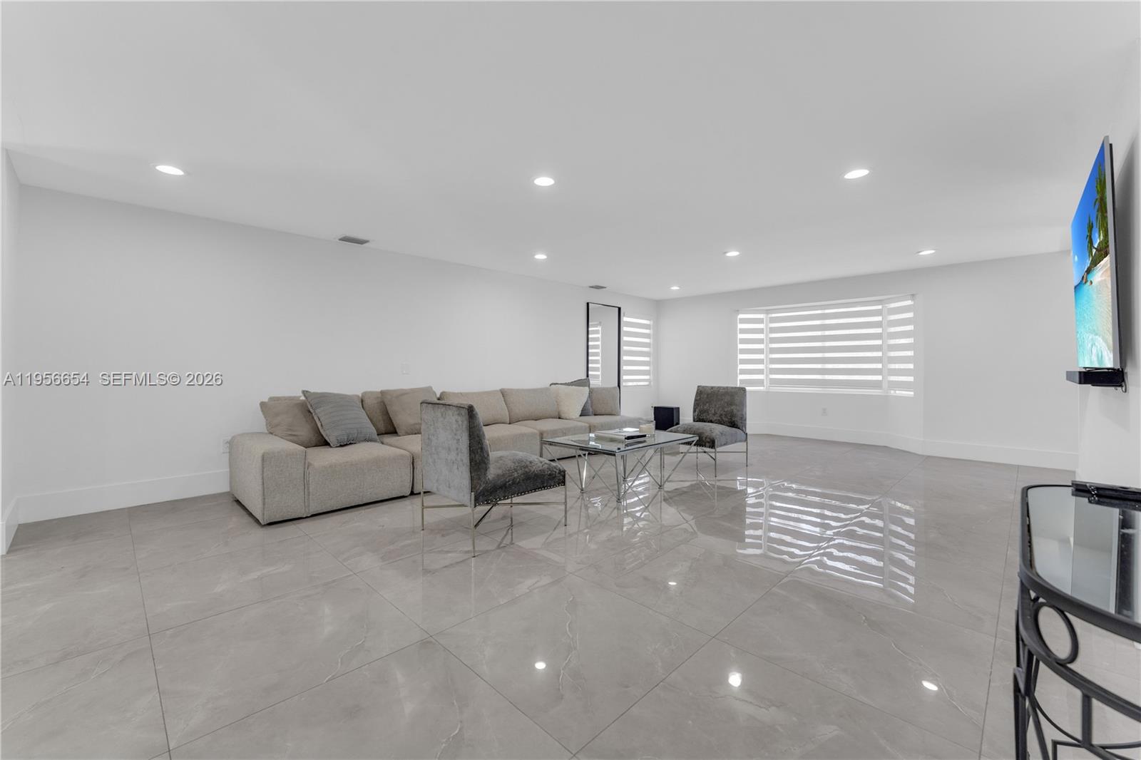 LAUREL OAKS EAST - Residential