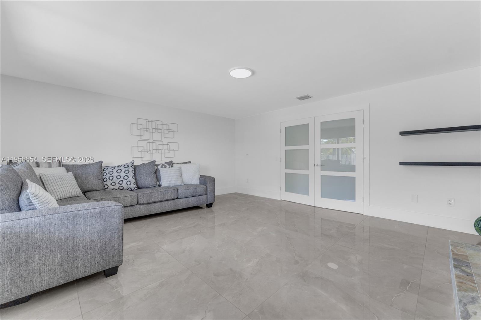 LAUREL OAKS EAST - Residential