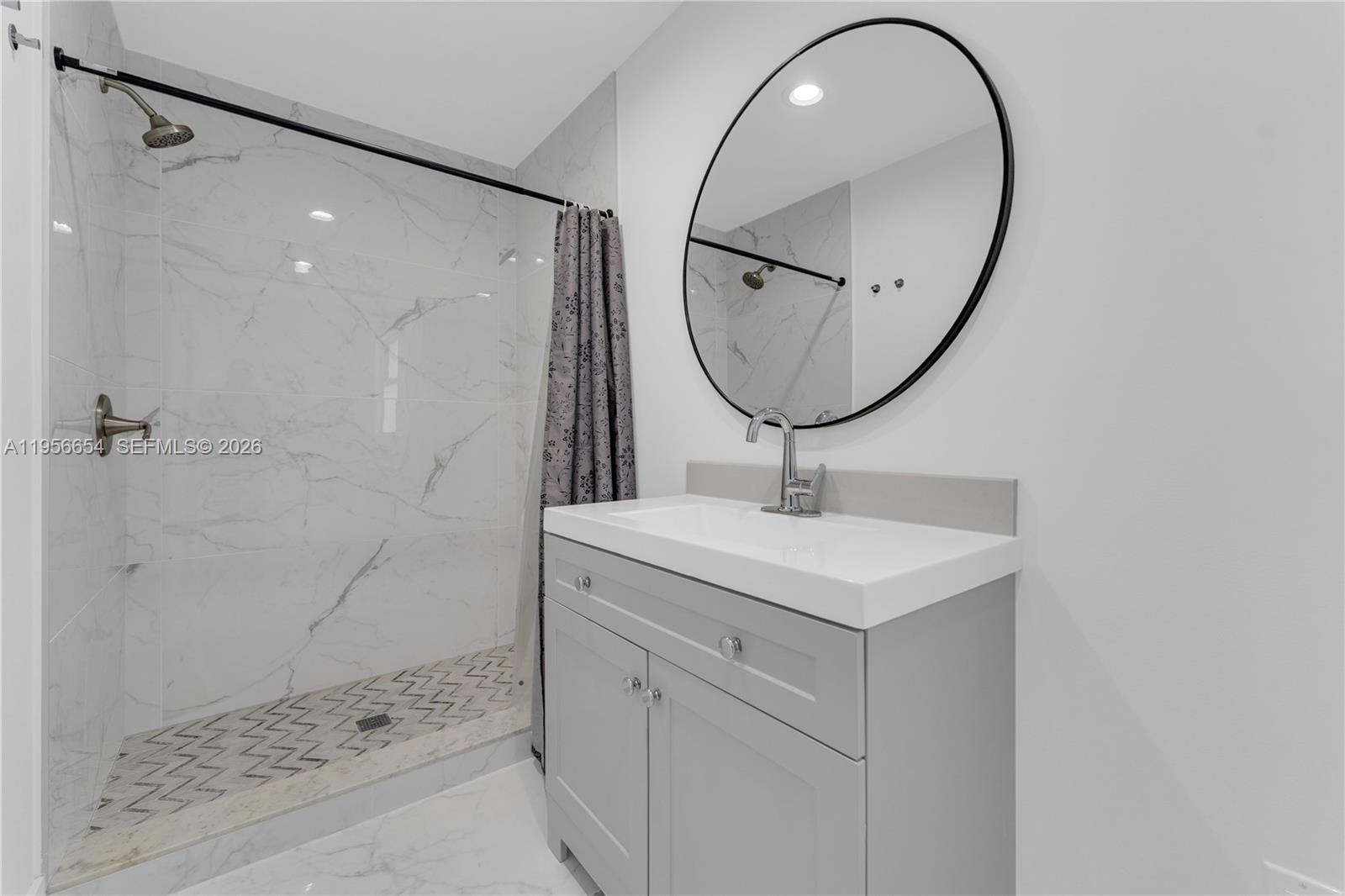 LAUREL OAKS EAST - Residential