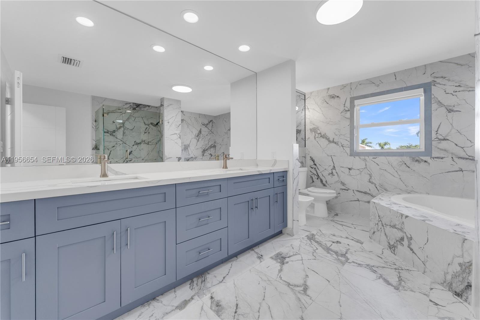 LAUREL OAKS EAST - Residential