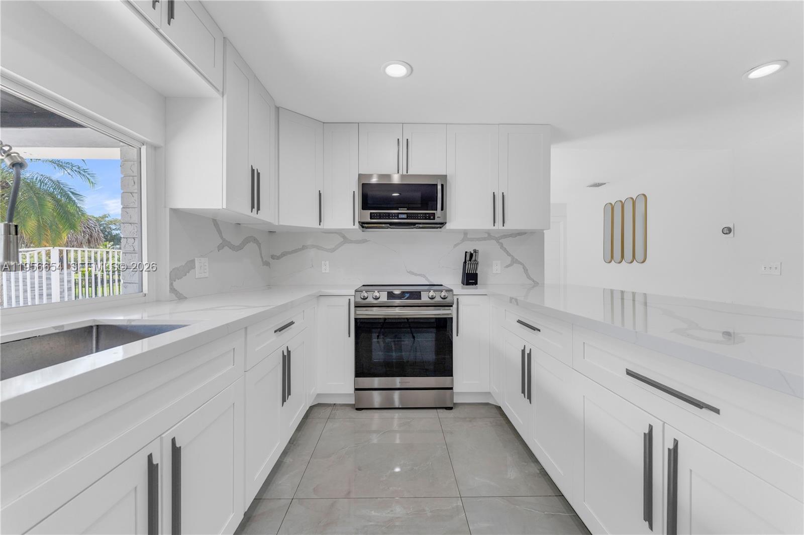 LAUREL OAKS EAST - Residential