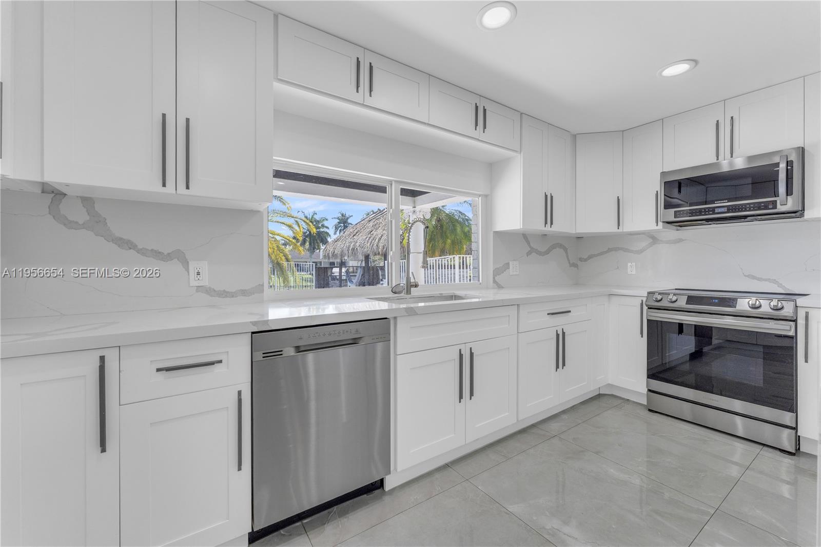 LAUREL OAKS EAST - Residential