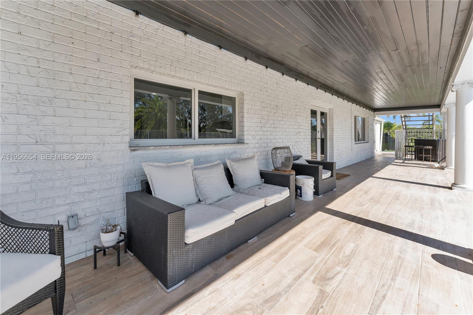 LAUREL OAKS EAST - Residential