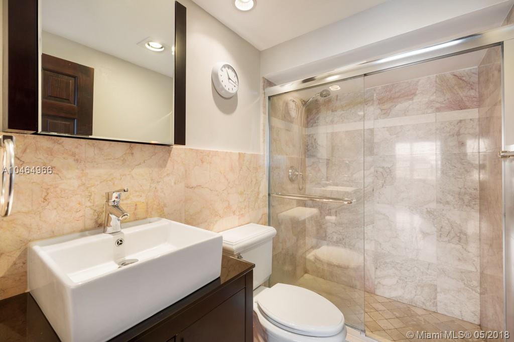 HOLLYWOOD TOWERS CONDO - Residential