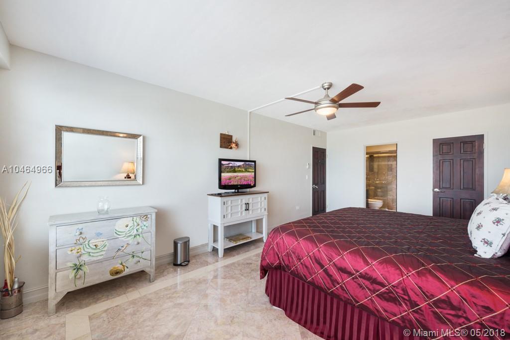 HOLLYWOOD TOWERS CONDO - Residential