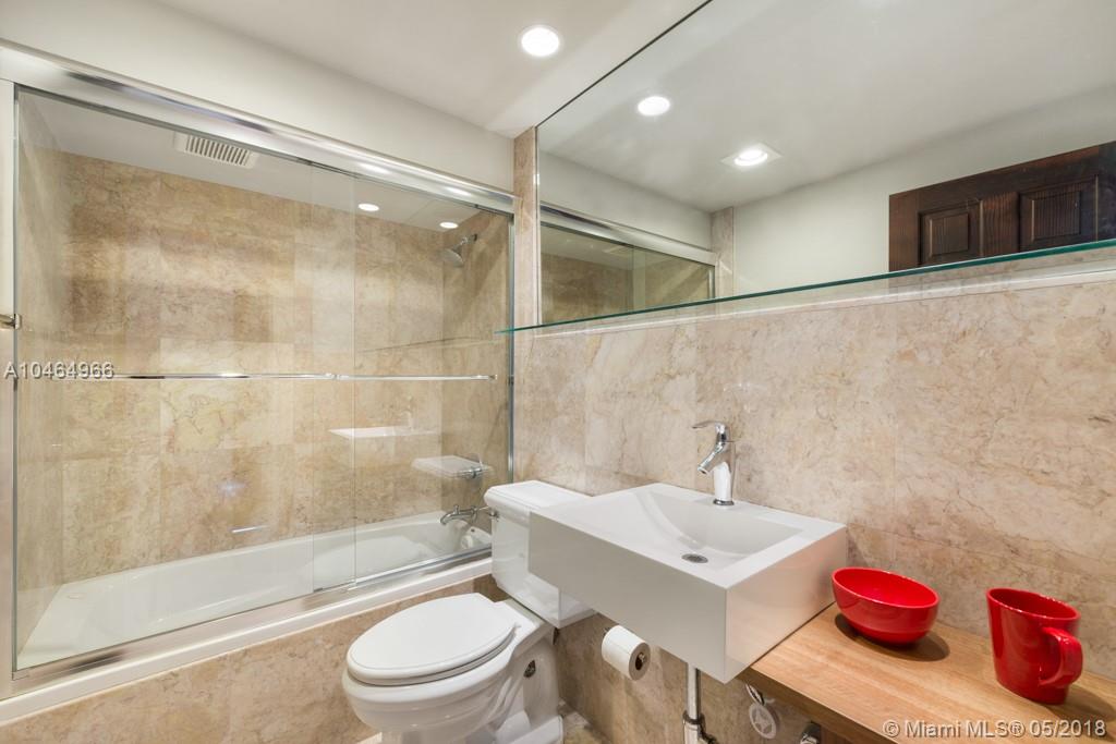 HOLLYWOOD TOWERS CONDO - Residential