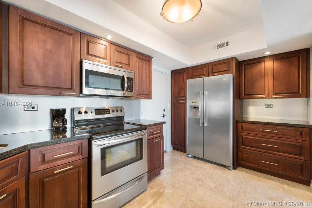 HOLLYWOOD TOWERS CONDO - Residential