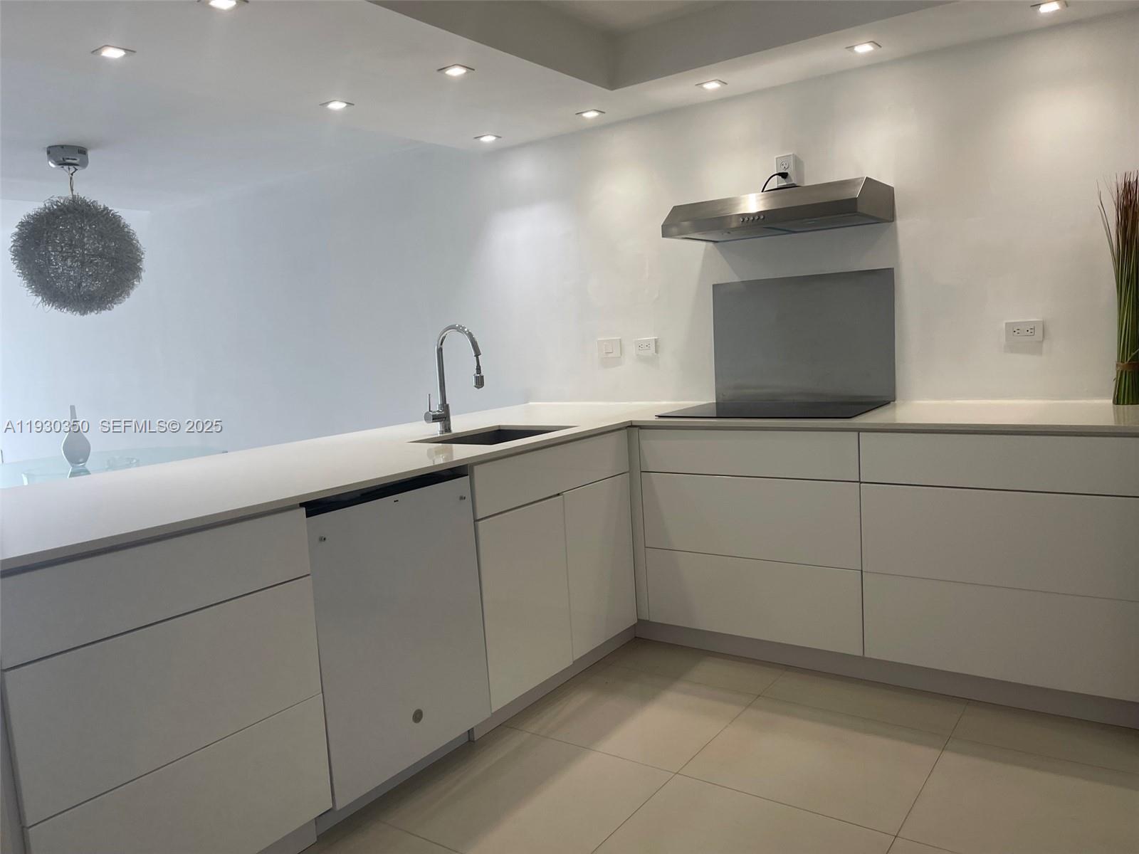 View photos, virtual tours, details... 1670 NE 191st St 213-3