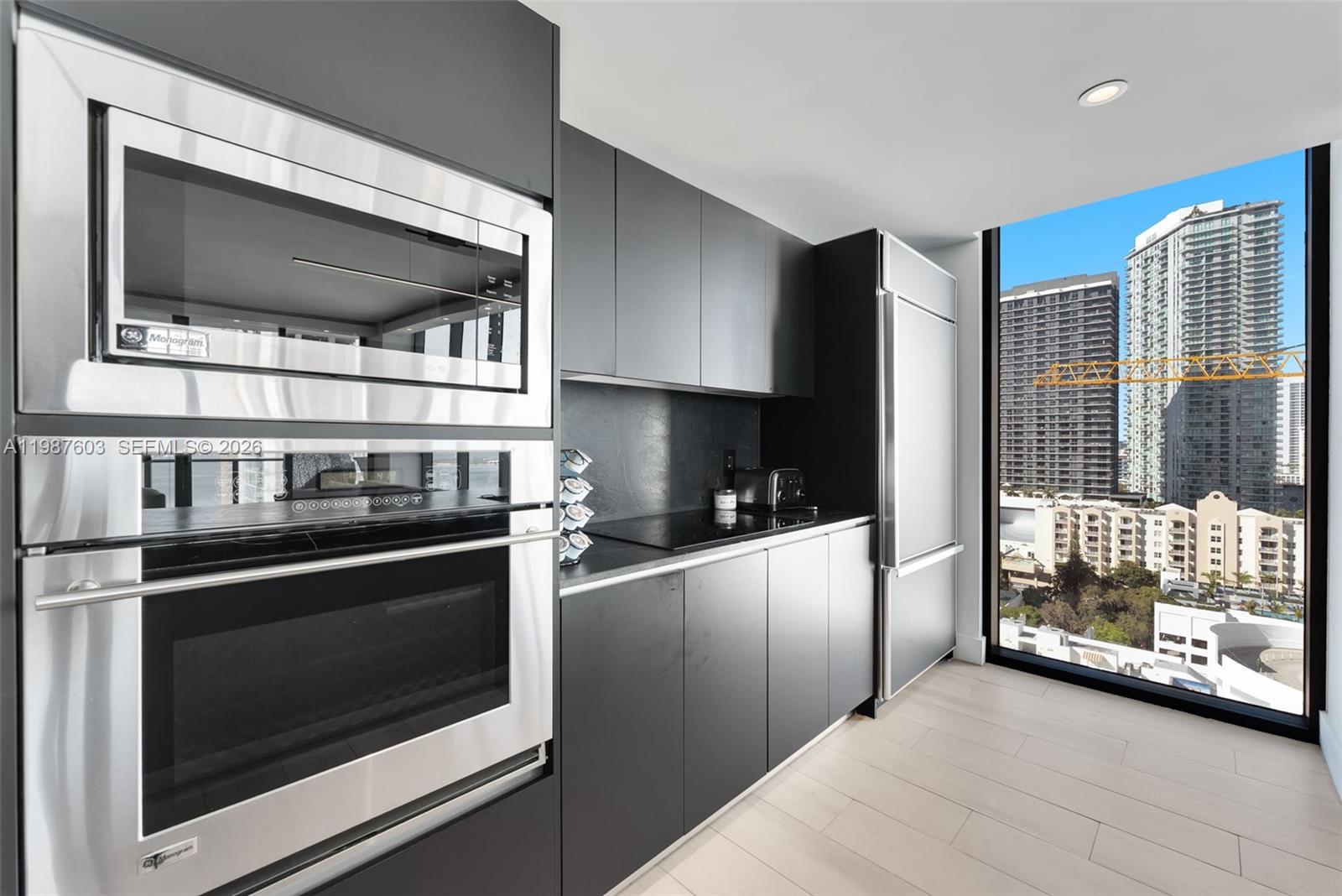 ICON BAY CONDO - Residential