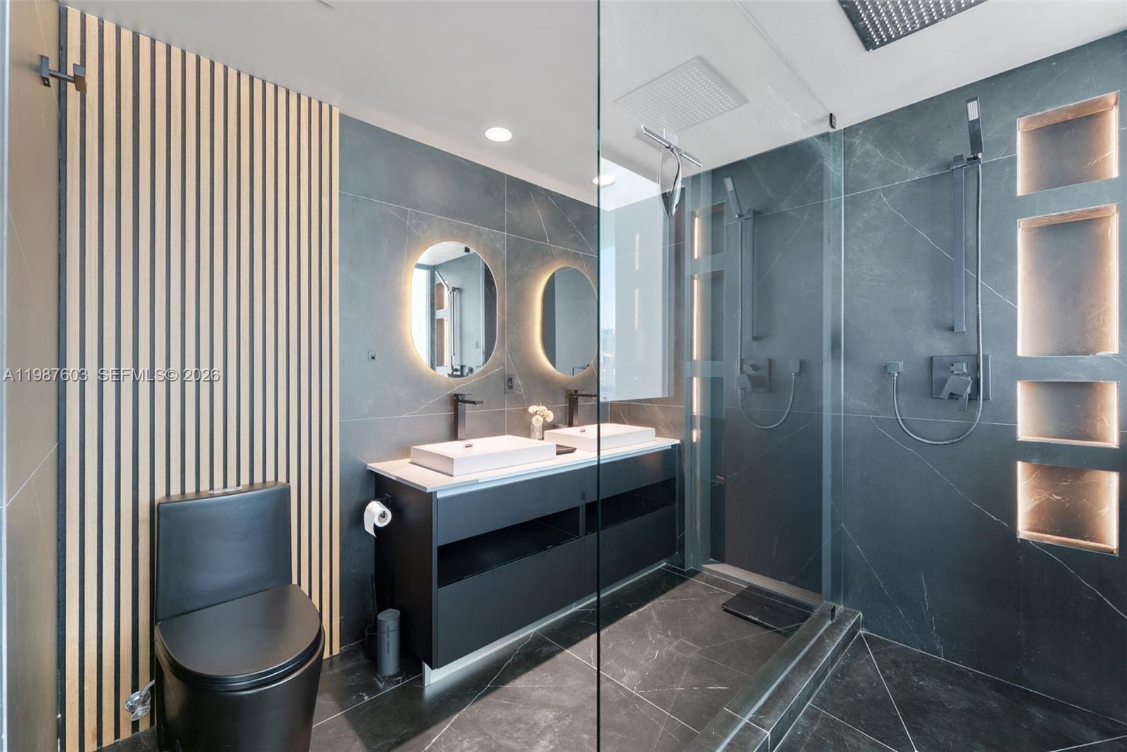 ICON BAY CONDO - Residential