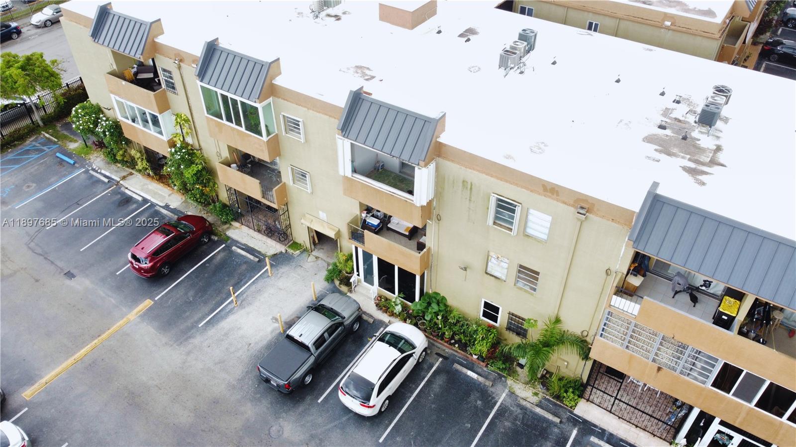 PALMETTO SPRINGS CONDO VI - Residential