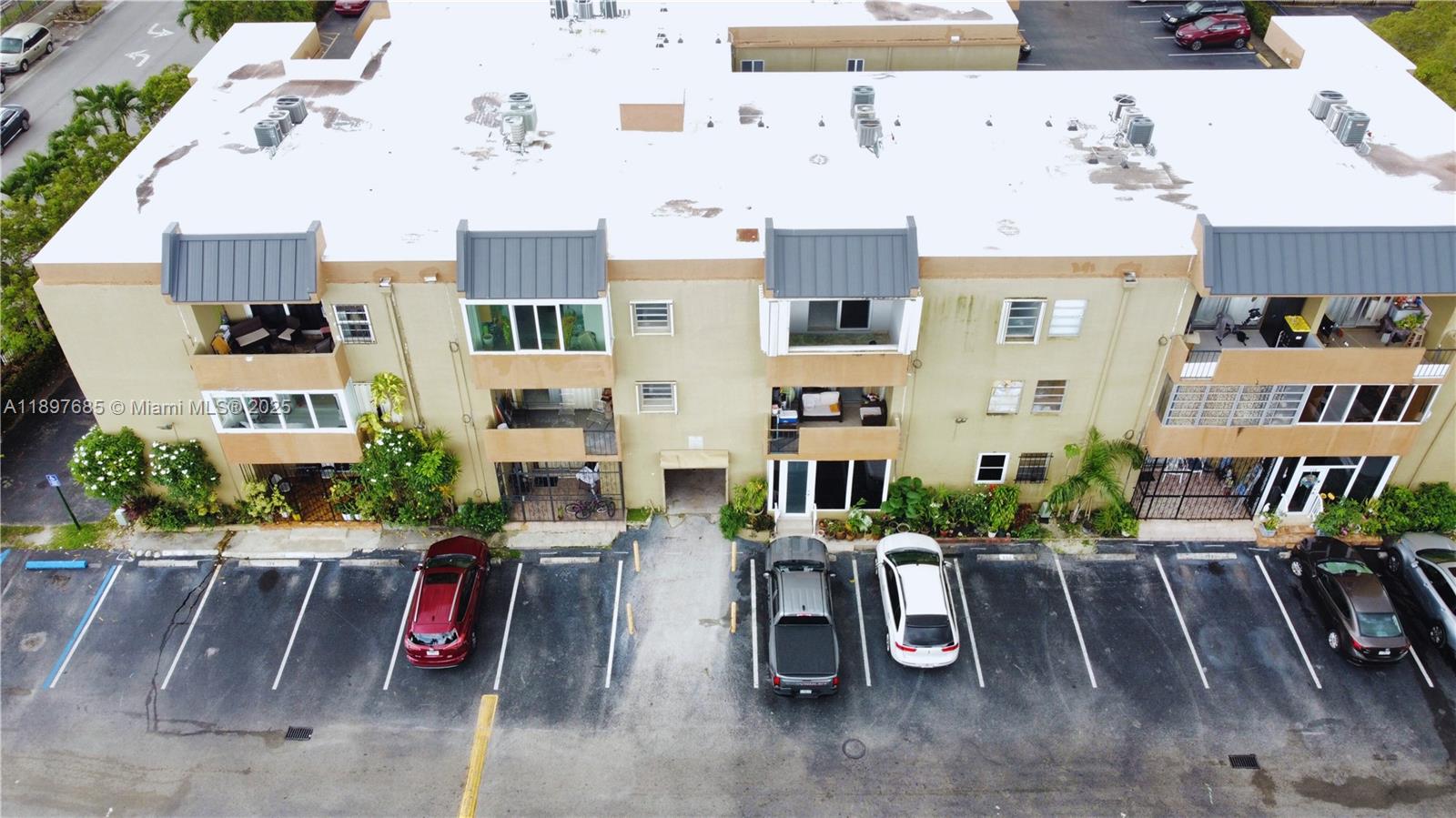 PALMETTO SPRINGS CONDO VI - Residential