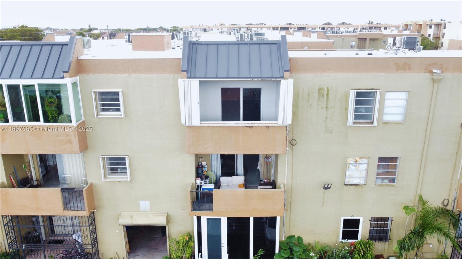 PALMETTO SPRINGS CONDO VI - Residential