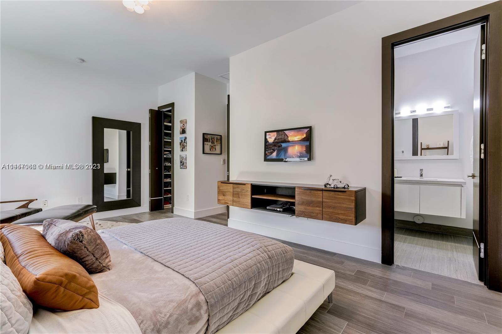 OASIS PARK SQUARE AT DORA - Residential