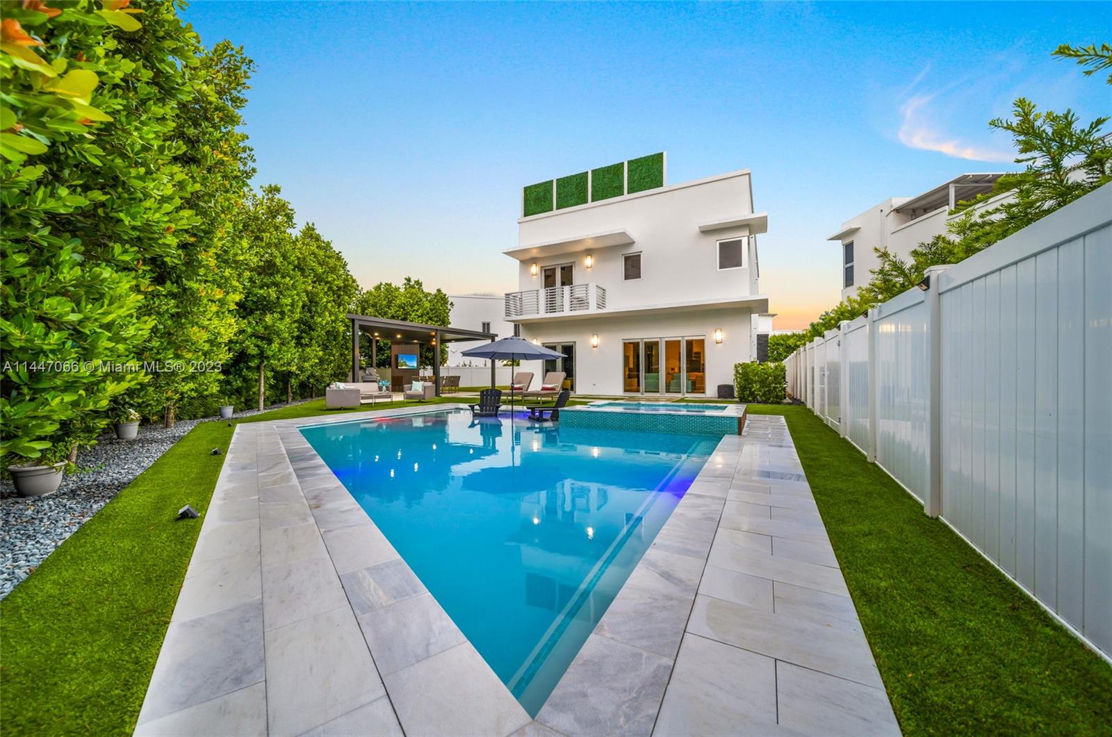 OASIS PARK SQUARE AT DORA - Residential