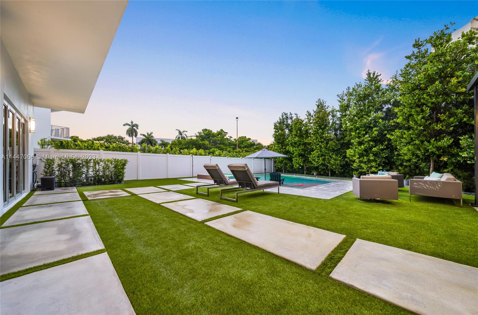 OASIS PARK SQUARE AT DORA - Residential