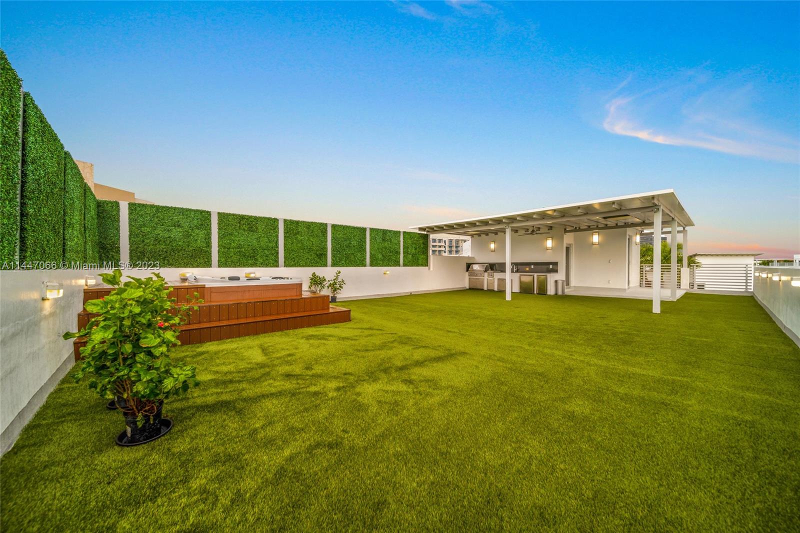 OASIS PARK SQUARE AT DORA - Residential