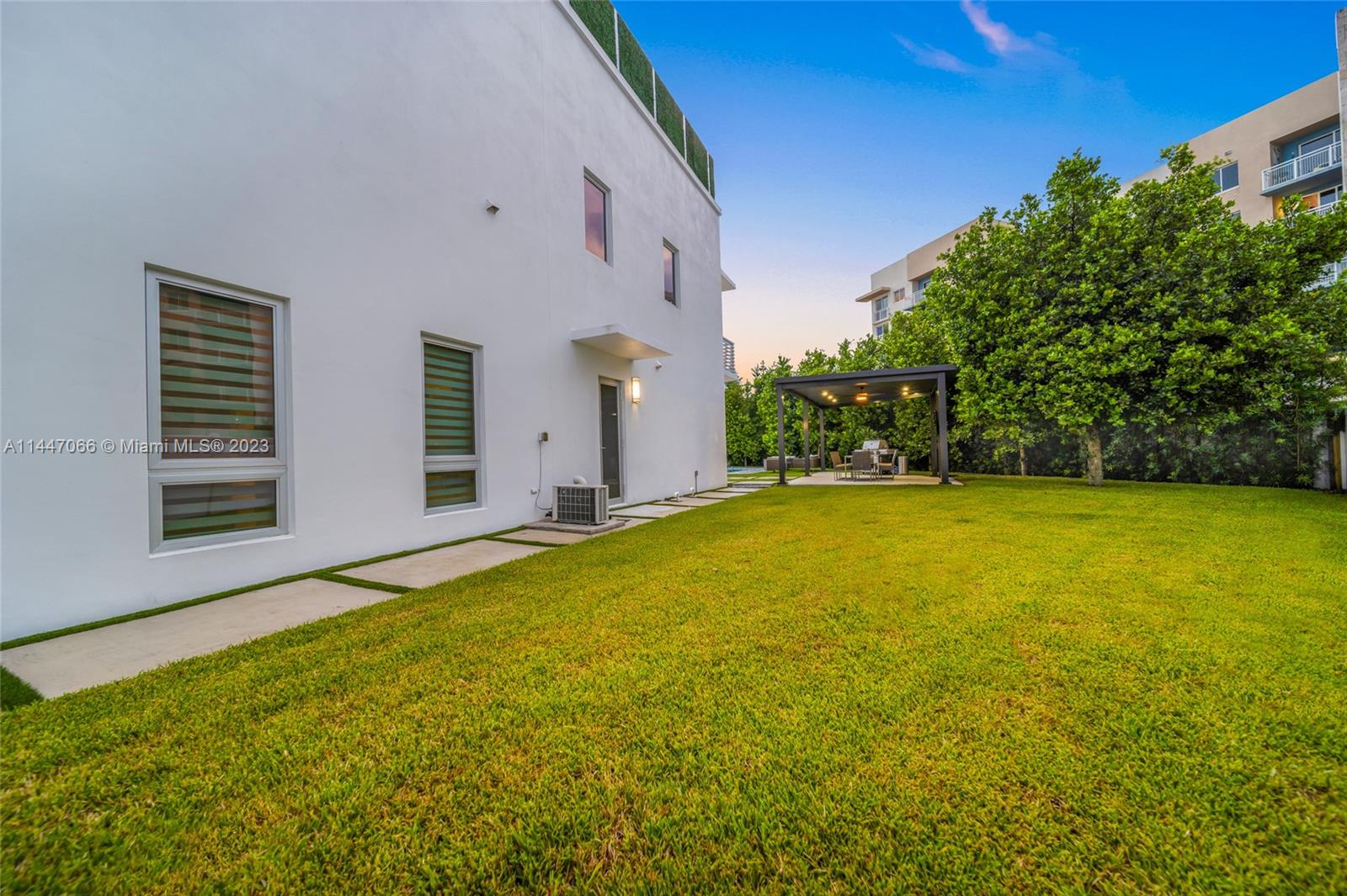 OASIS PARK SQUARE AT DORA - Residential