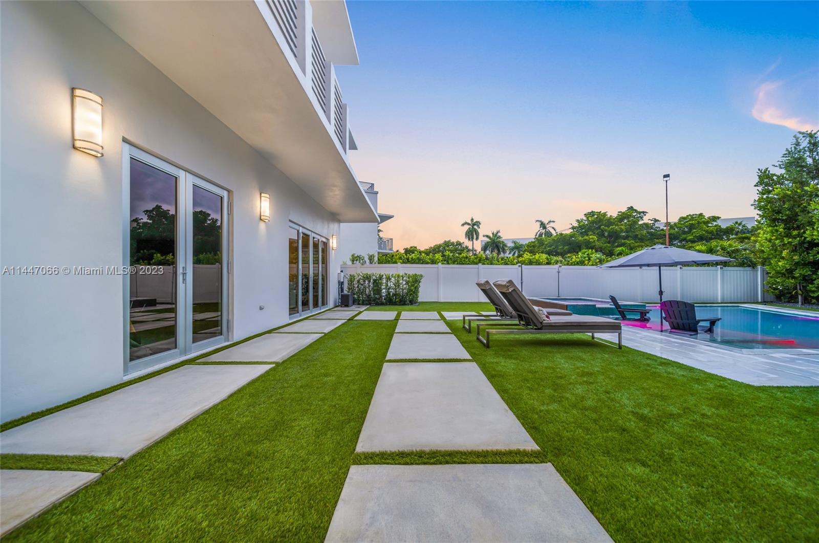 OASIS PARK SQUARE AT DORA - Residential