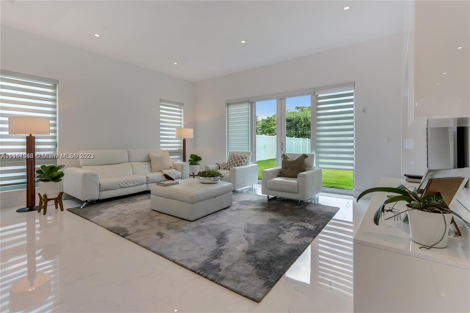 OASIS PARK SQUARE AT DORA - Residential