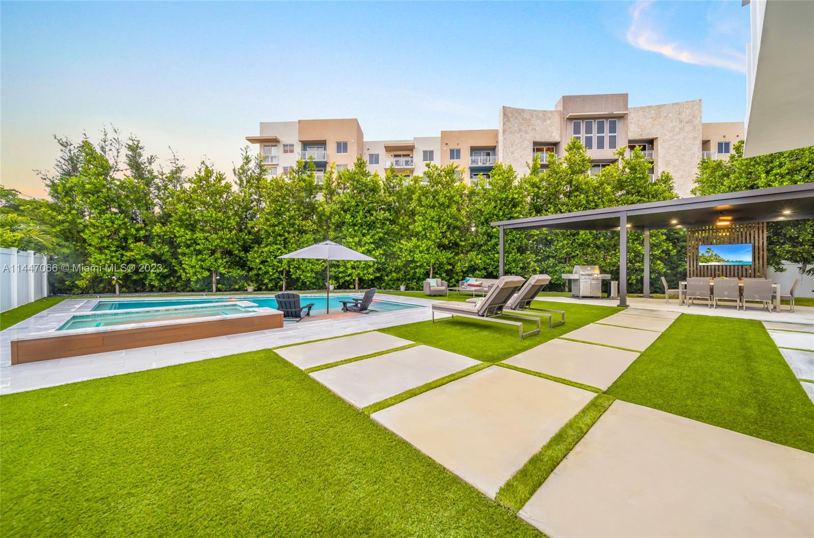 OASIS PARK SQUARE AT DORA - Residential