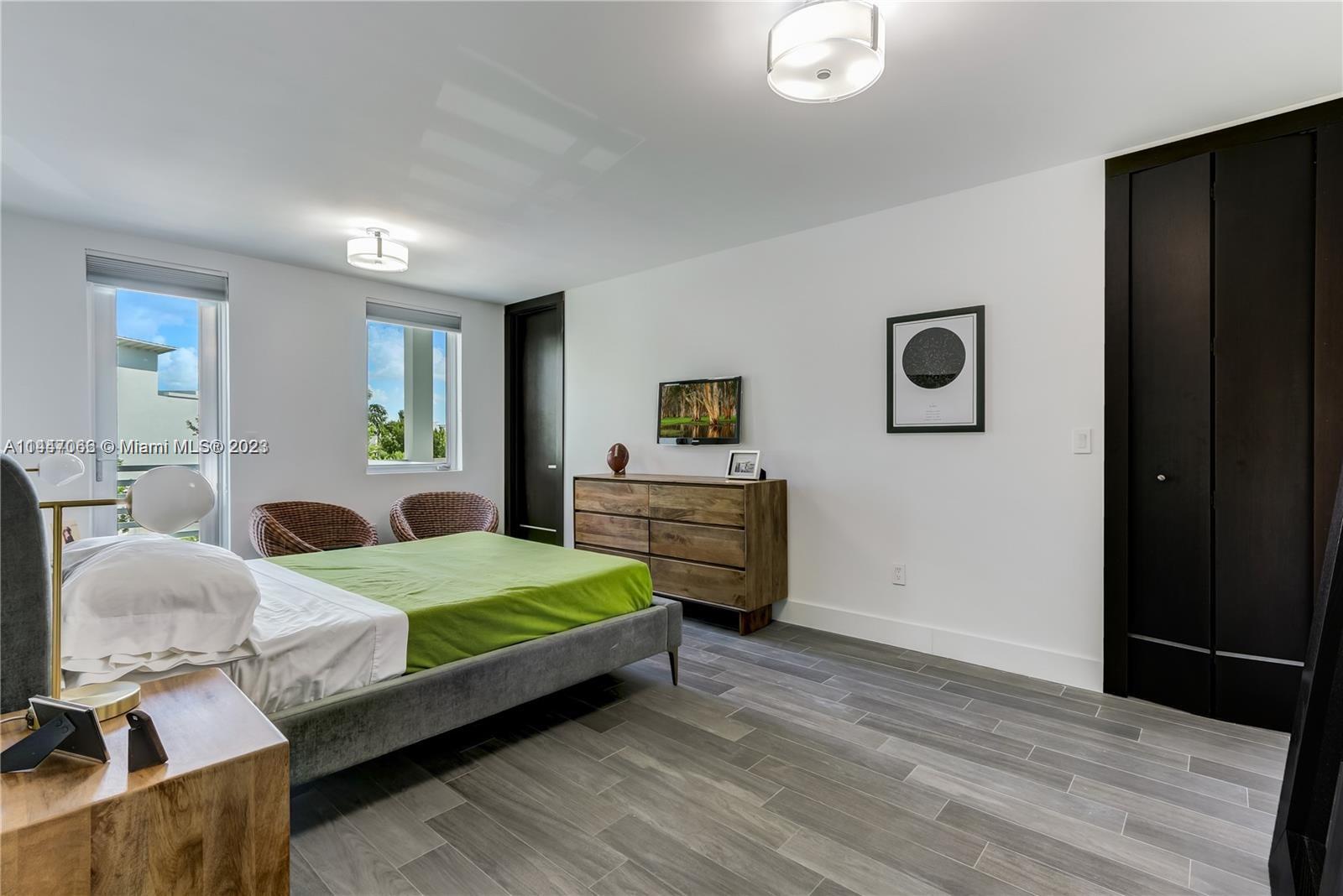 OASIS PARK SQUARE AT DORA - Residential