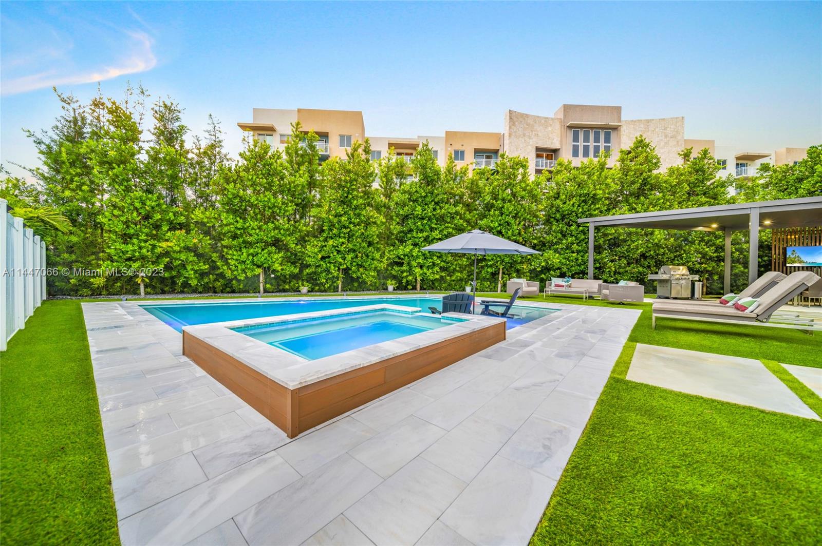 OASIS PARK SQUARE AT DORA - Residential