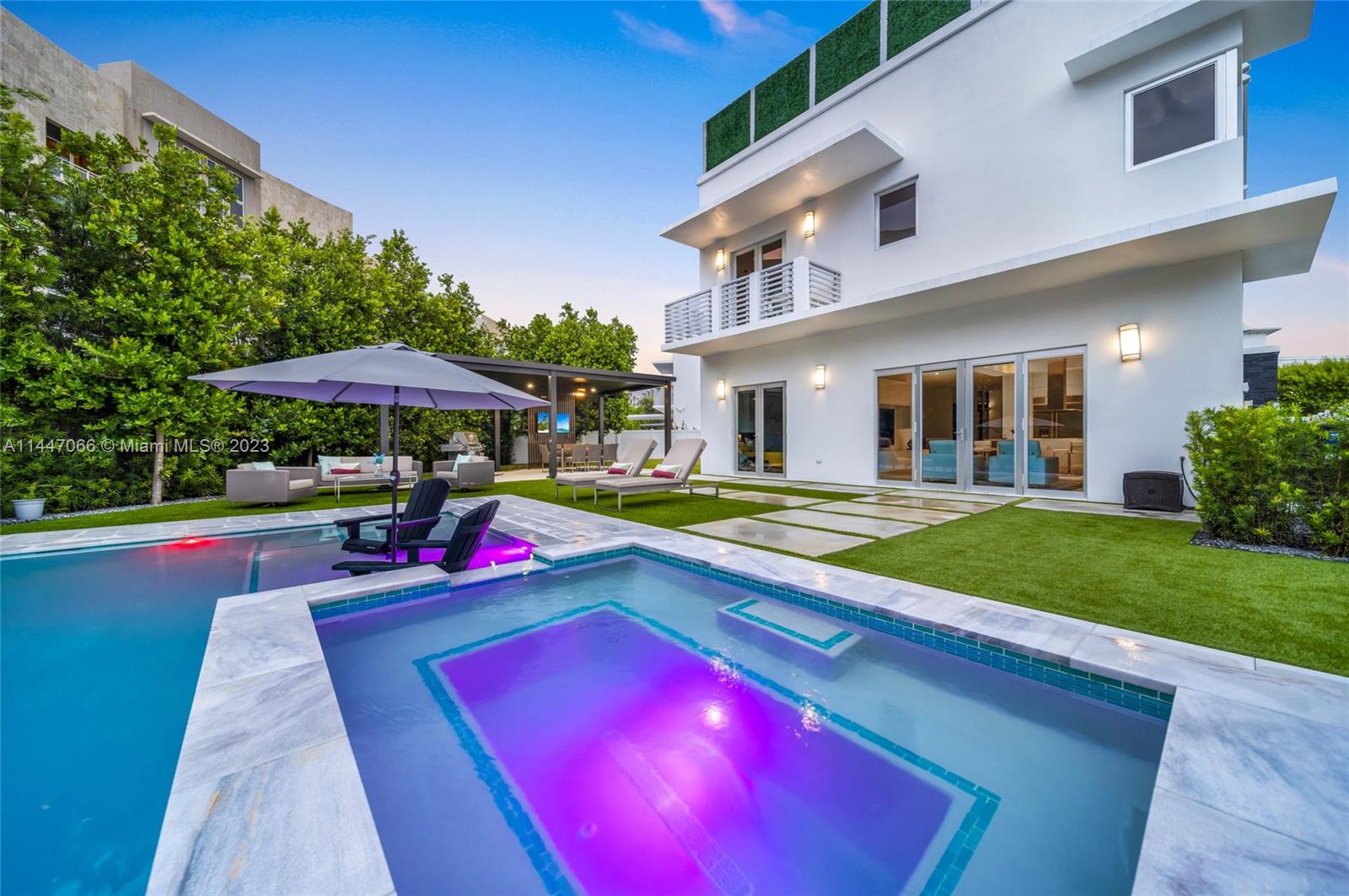 OASIS PARK SQUARE AT DORA - Residential