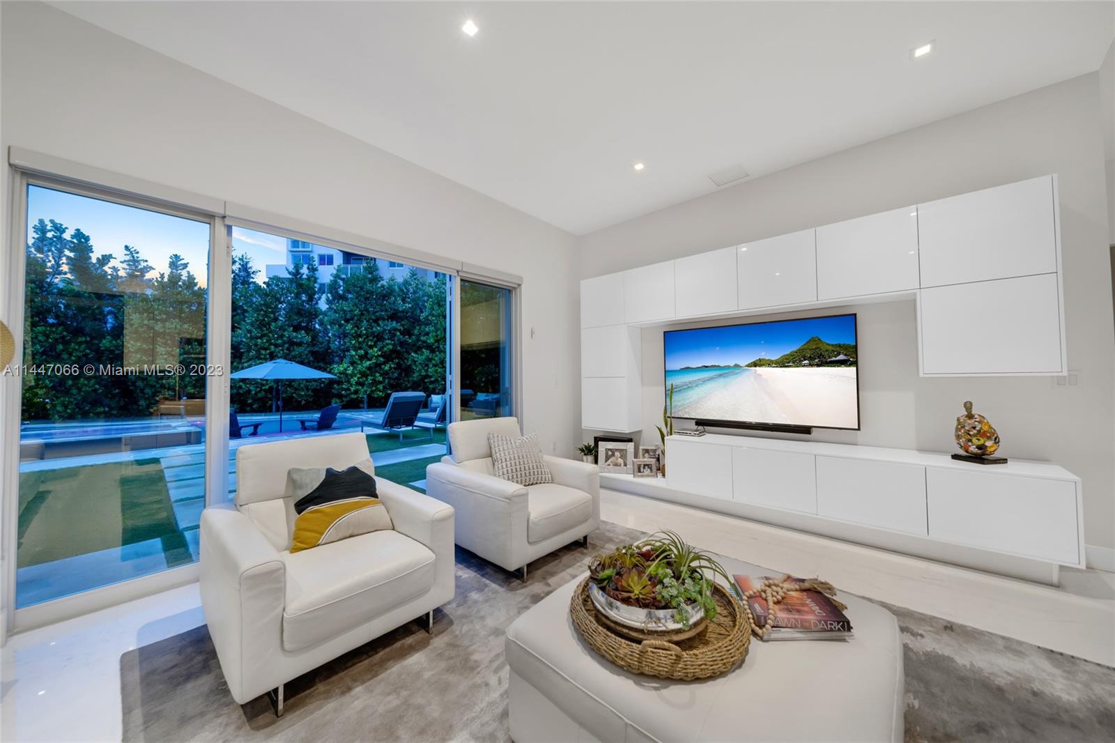 OASIS PARK SQUARE AT DORA - Residential