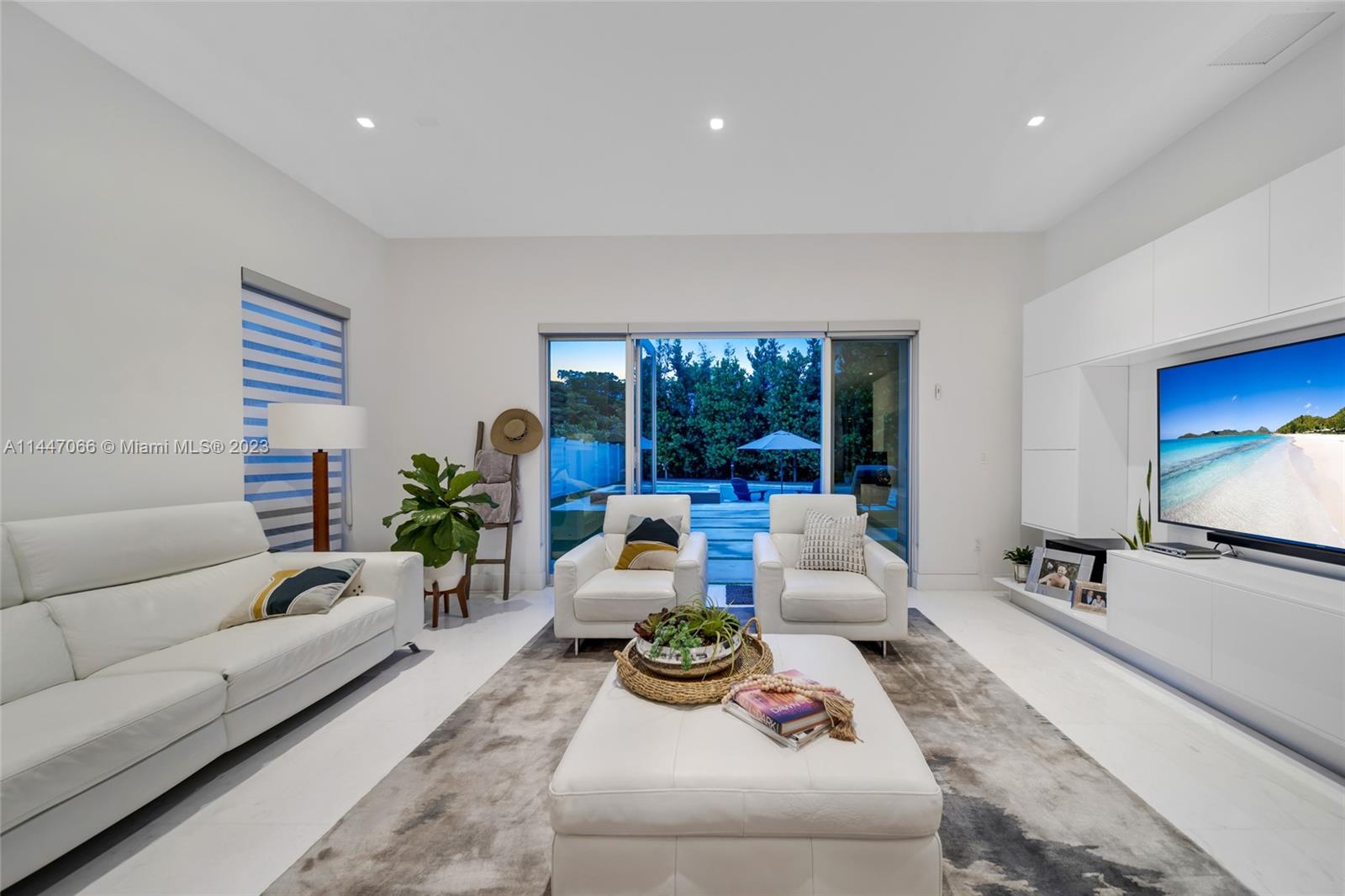 OASIS PARK SQUARE AT DORA - Residential