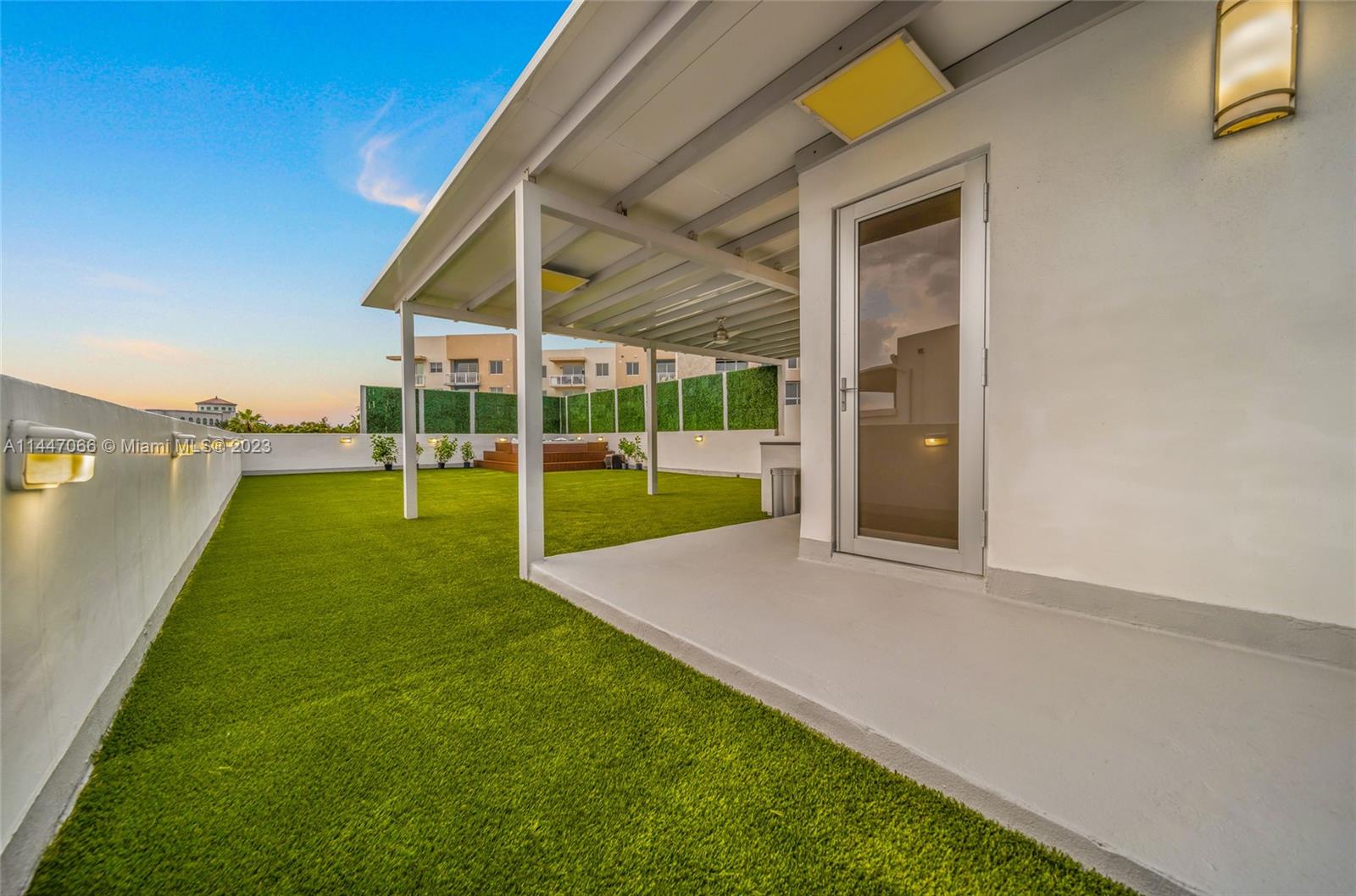 OASIS PARK SQUARE AT DORA - Residential