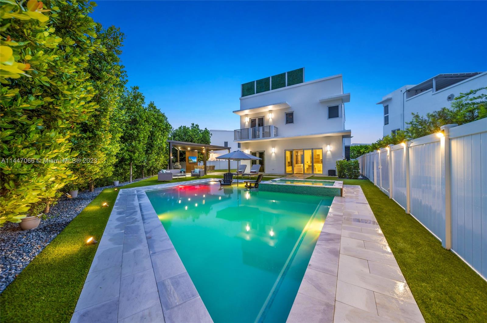 OASIS PARK SQUARE AT DORA - Residential