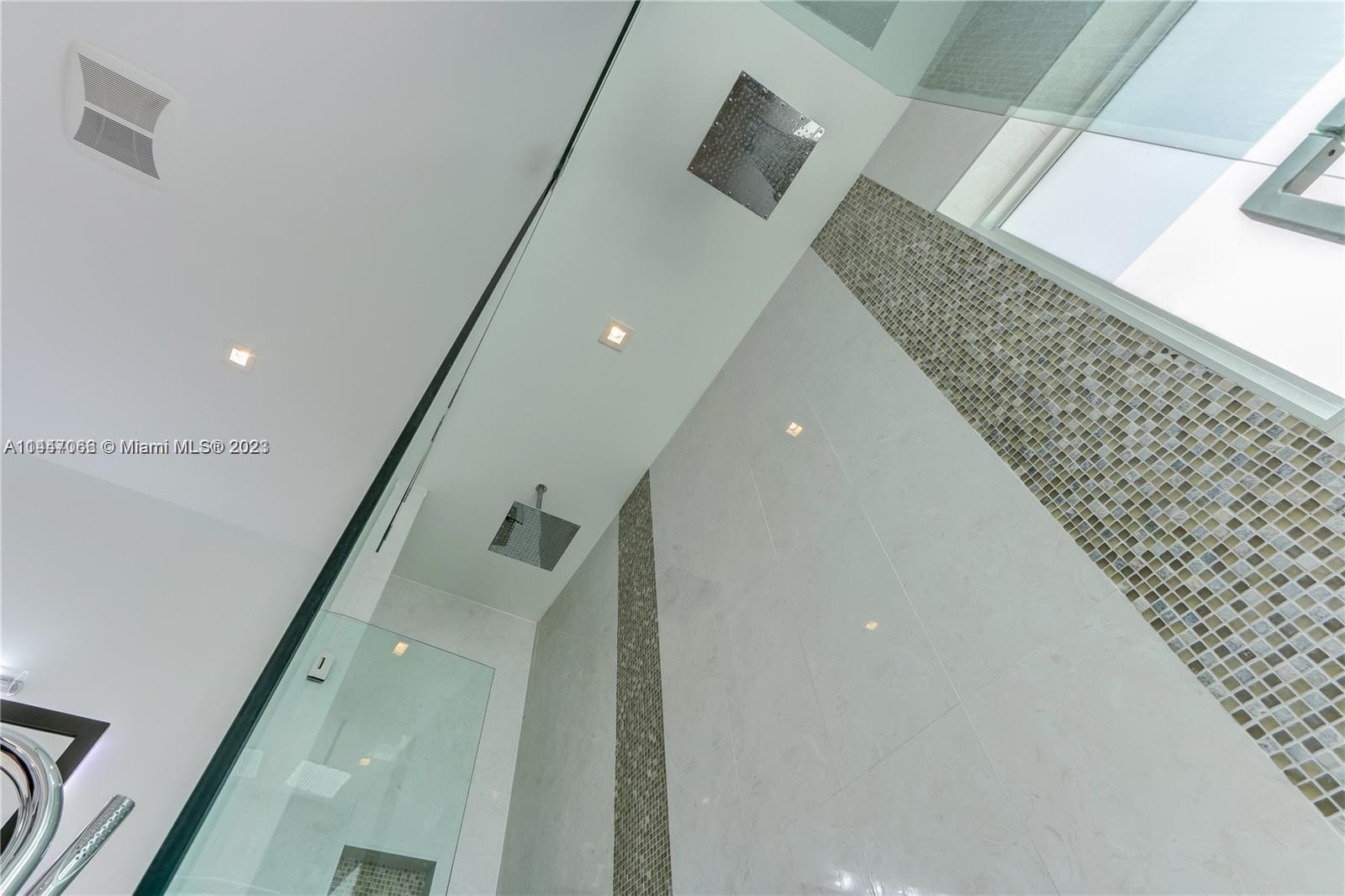 OASIS PARK SQUARE AT DORA - Residential