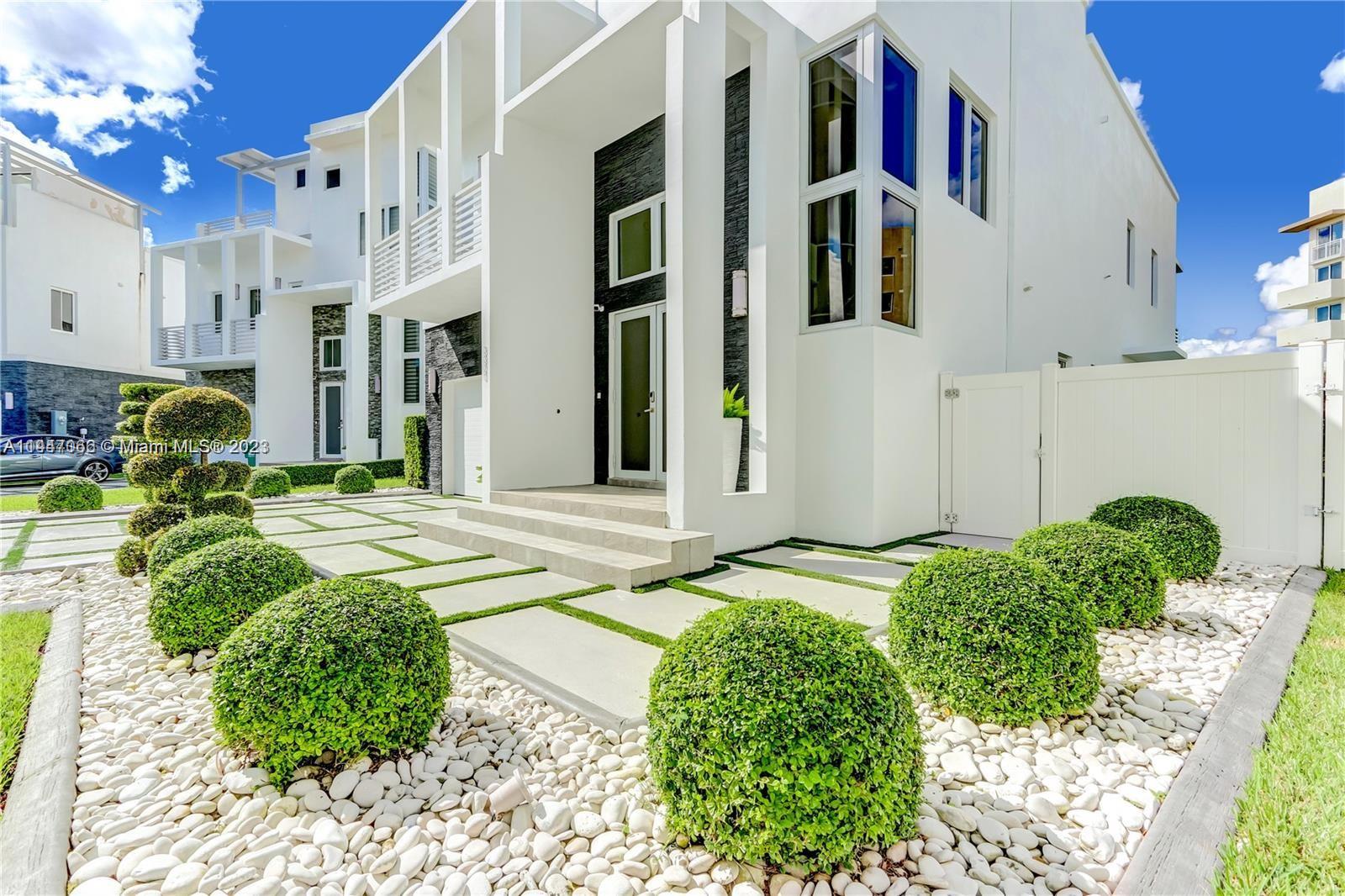 OASIS PARK SQUARE AT DORA - Residential