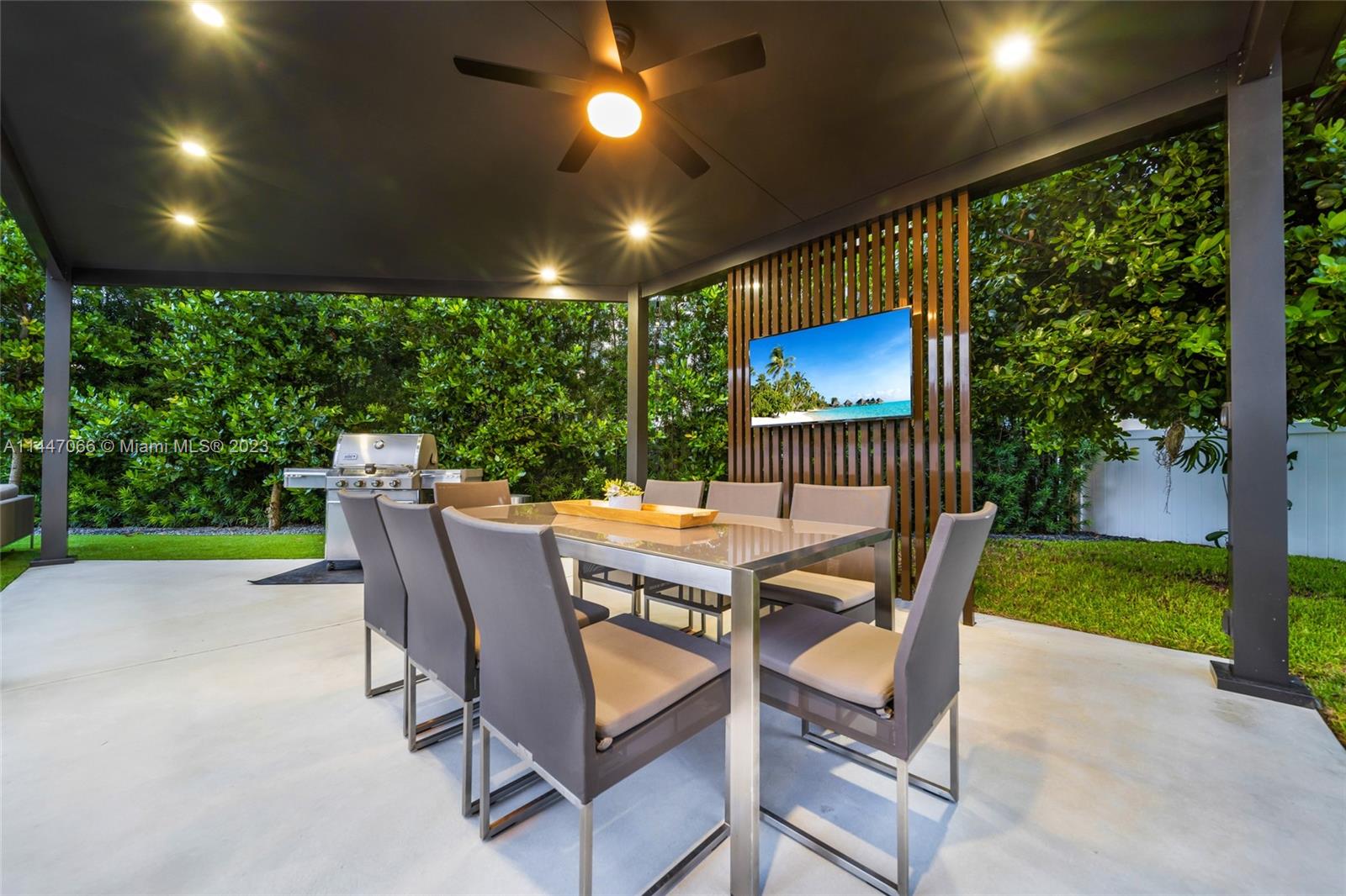 OASIS PARK SQUARE AT DORA - Residential