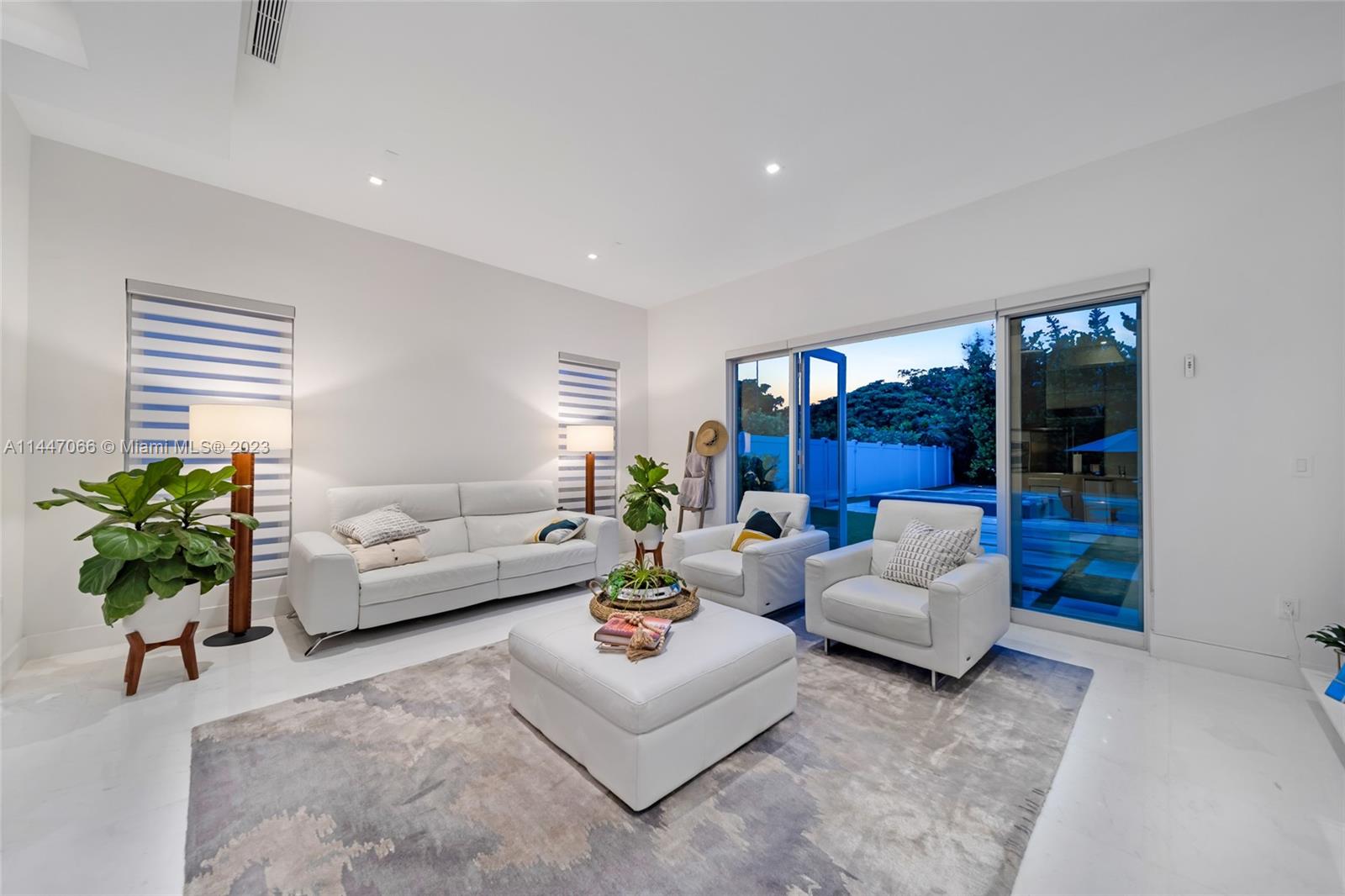 OASIS PARK SQUARE AT DORA - Residential