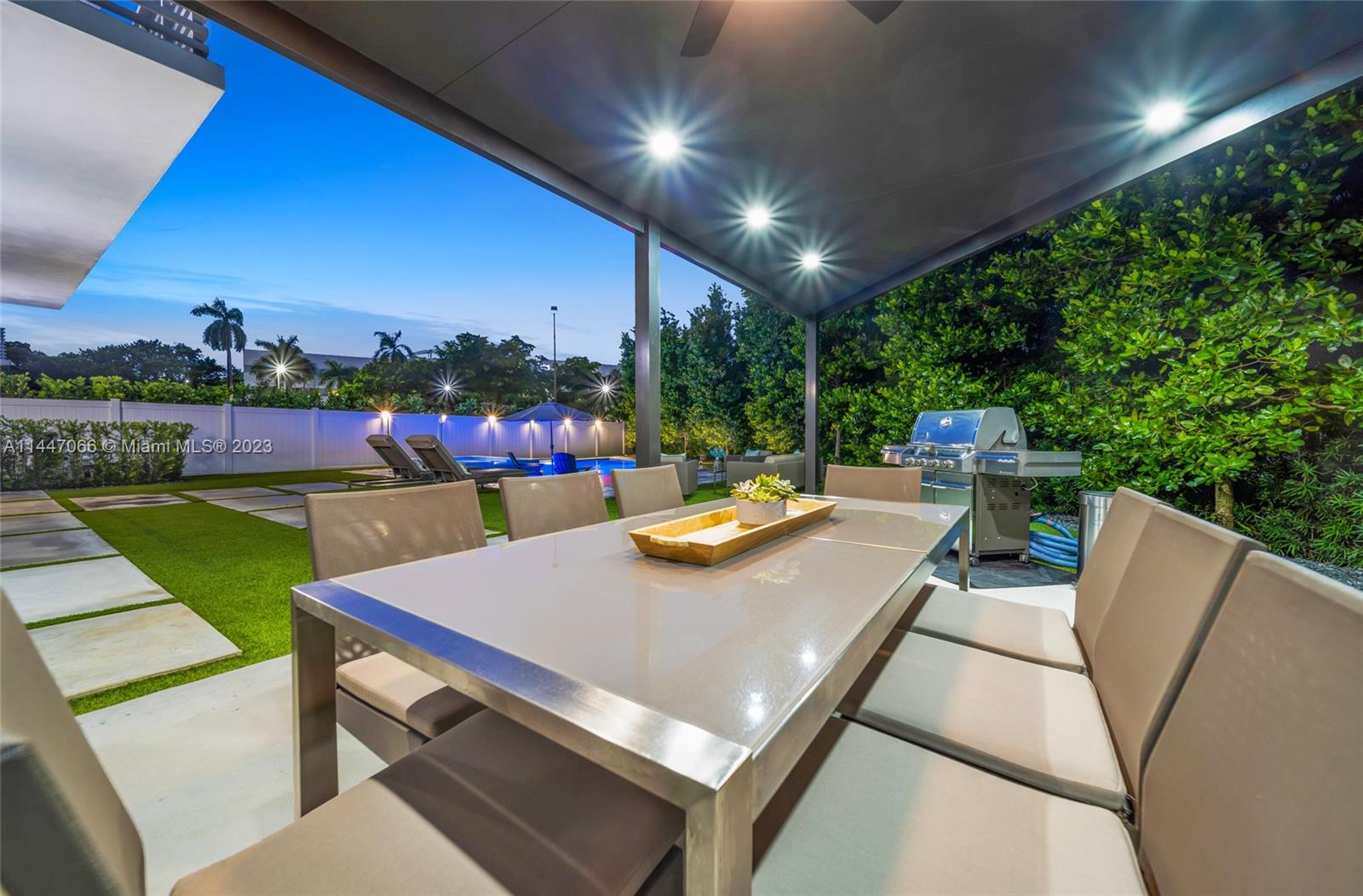 OASIS PARK SQUARE AT DORA - Residential