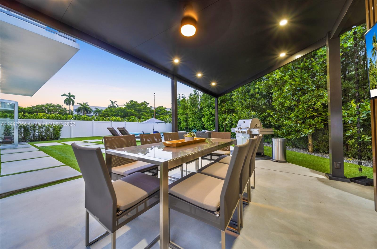 OASIS PARK SQUARE AT DORA - Residential