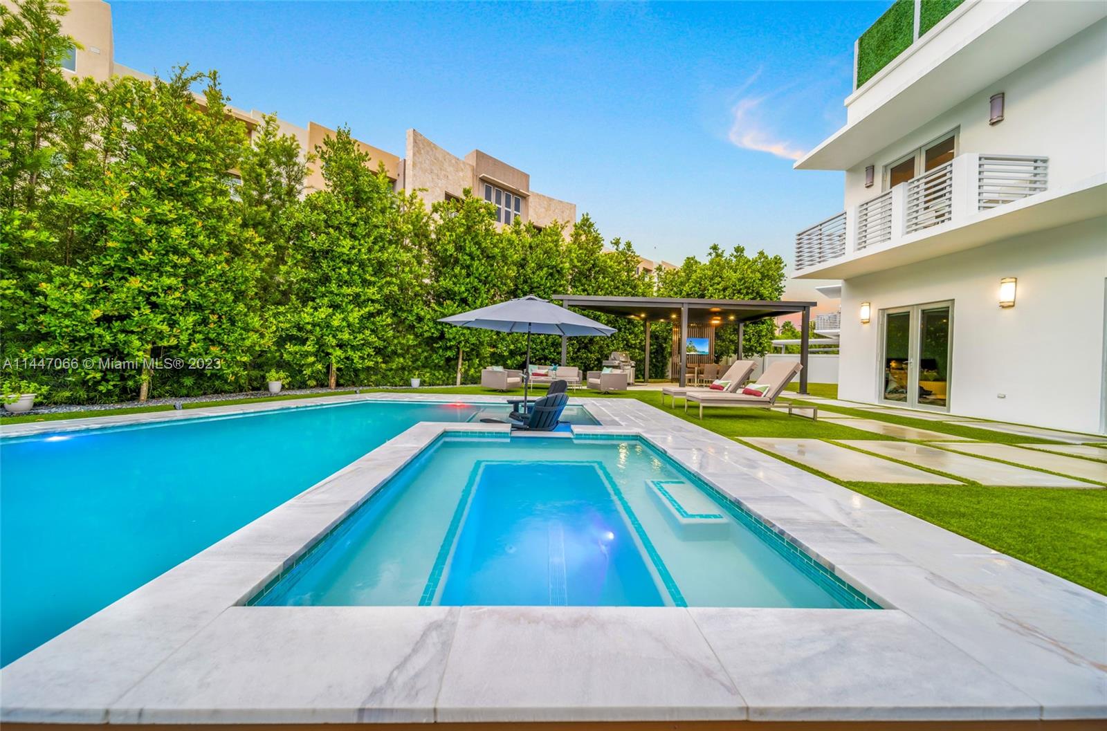 OASIS PARK SQUARE AT DORA - Residential