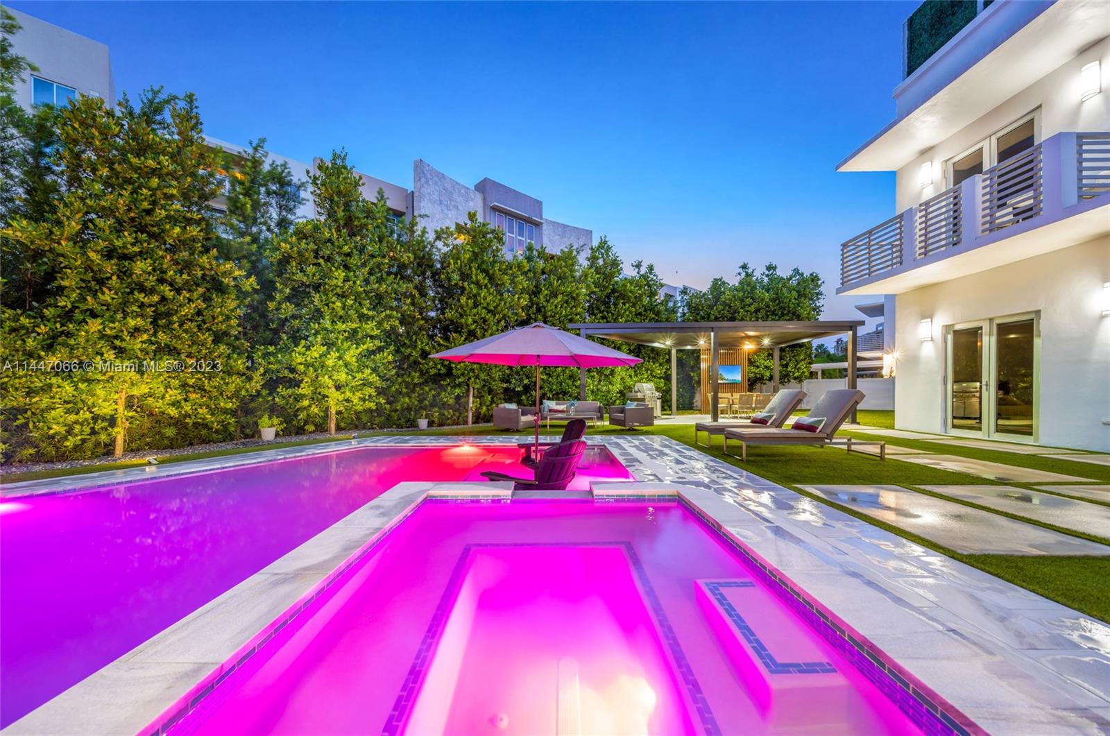 OASIS PARK SQUARE AT DORA - Residential