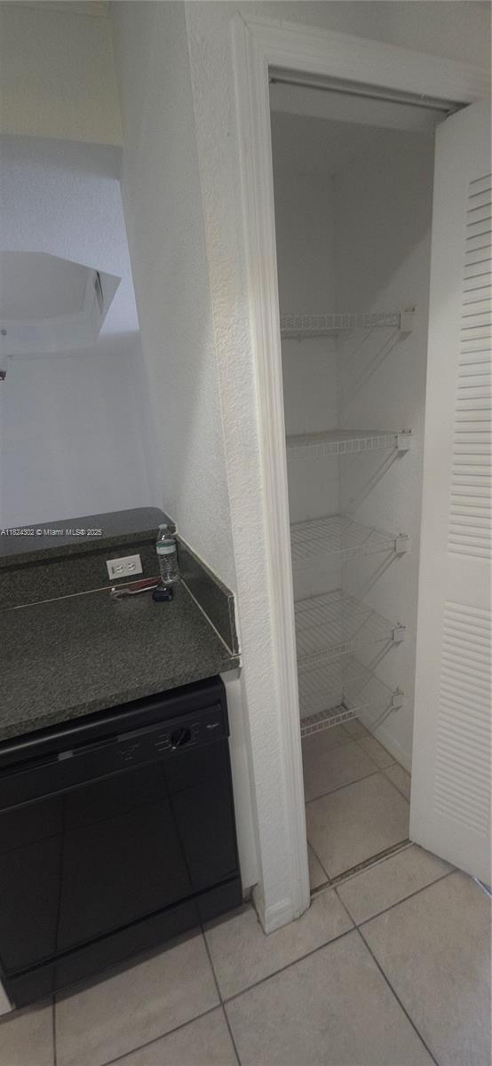 KEYSTONE COURTS CONDO - Residential Lease